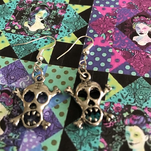 5/$30 spooky skull and bones earrings - Picture 4 of 8